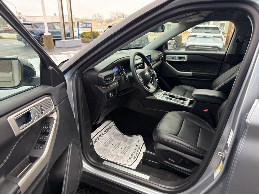 Used 2023 Ford Explorer Limited image 9