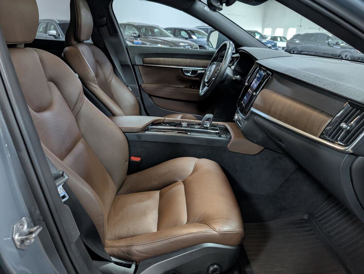 Used 2022 Volvo V90 B6 Cross Country w/ Protection Package AWD/4WD image 9