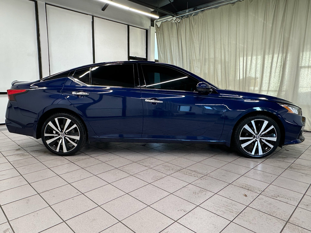 Used 2019 Nissan Altima 2.5 Platinum image 3