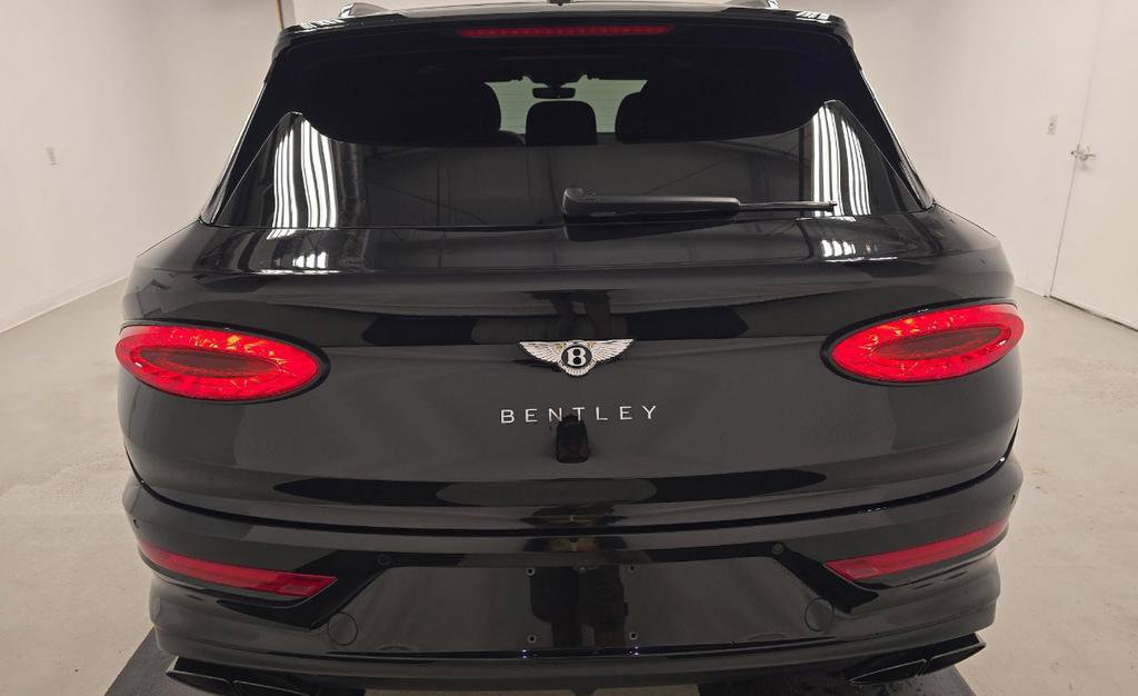 Used 2023 Bentley Bentayga Extended Wheelbase AWD/4WD image 4