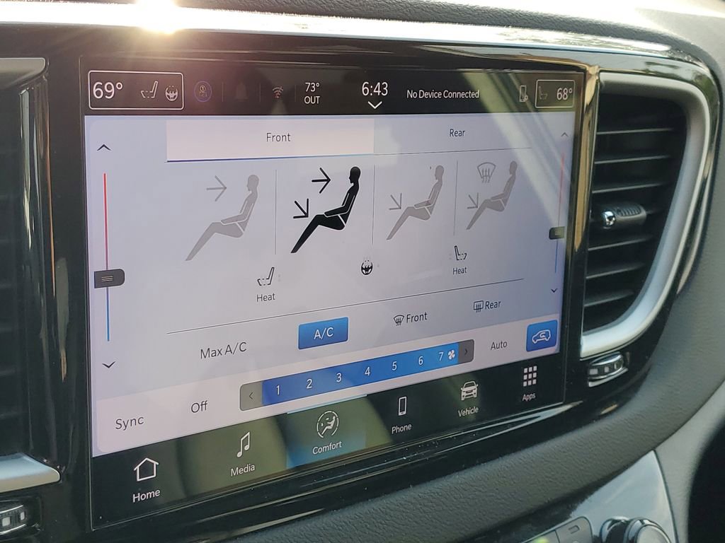 Used 2025 Chrysler Pacifica Select FWD image 32