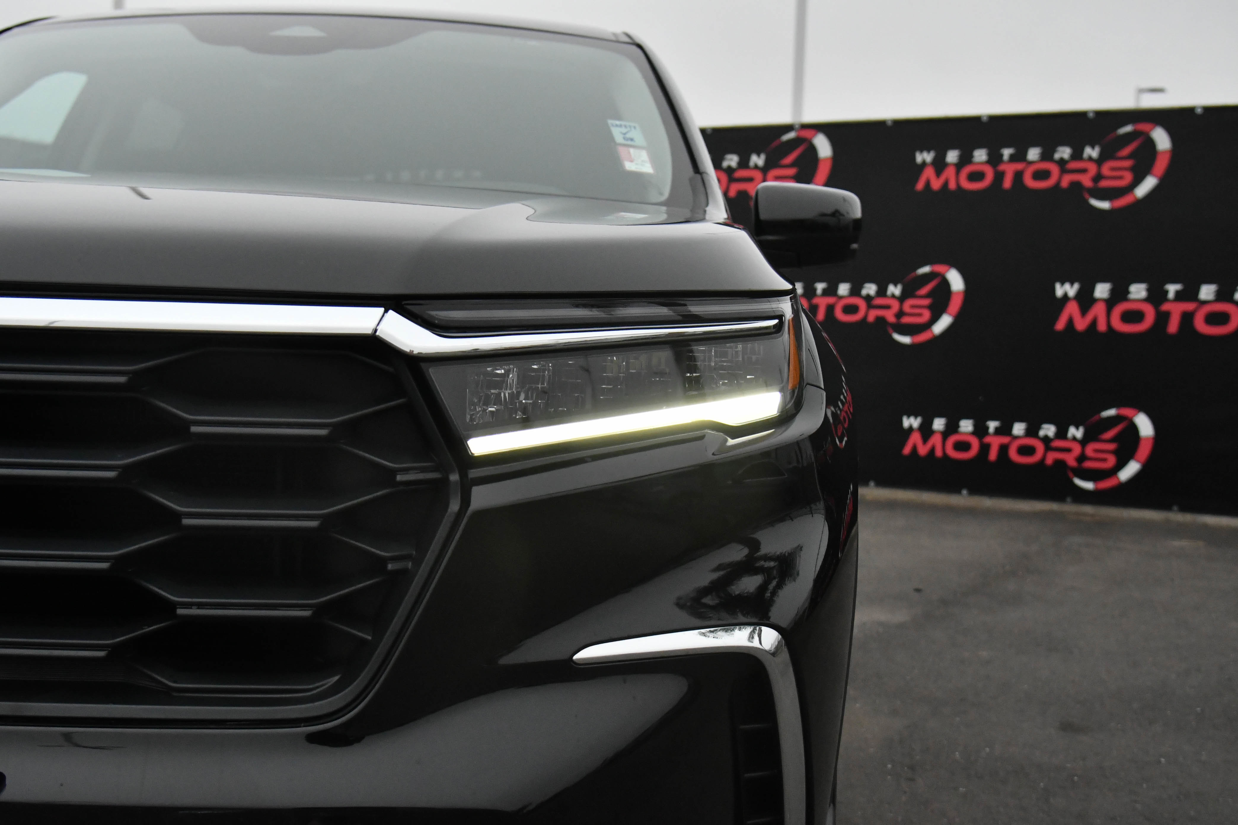 Used 2025 Honda Pilot EX-L image 11