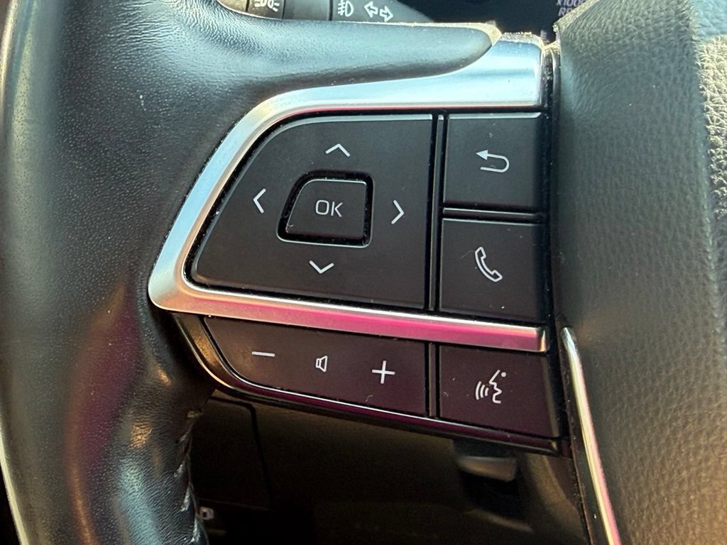 Used 2020 Toyota Highlander Platinum FWD image 19