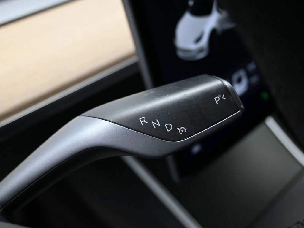 Used 2020 Tesla Model 3 Standard Range Plus image 17