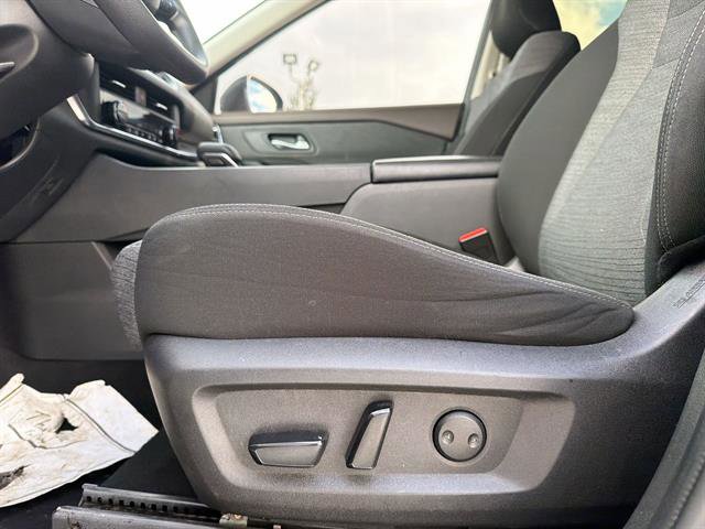 Used 2023 Nissan Rogue SV image 14