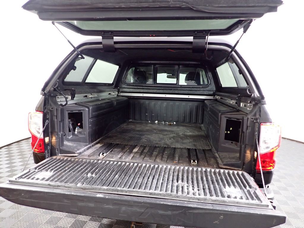 Used 2016 Nissan Titan SL image 21