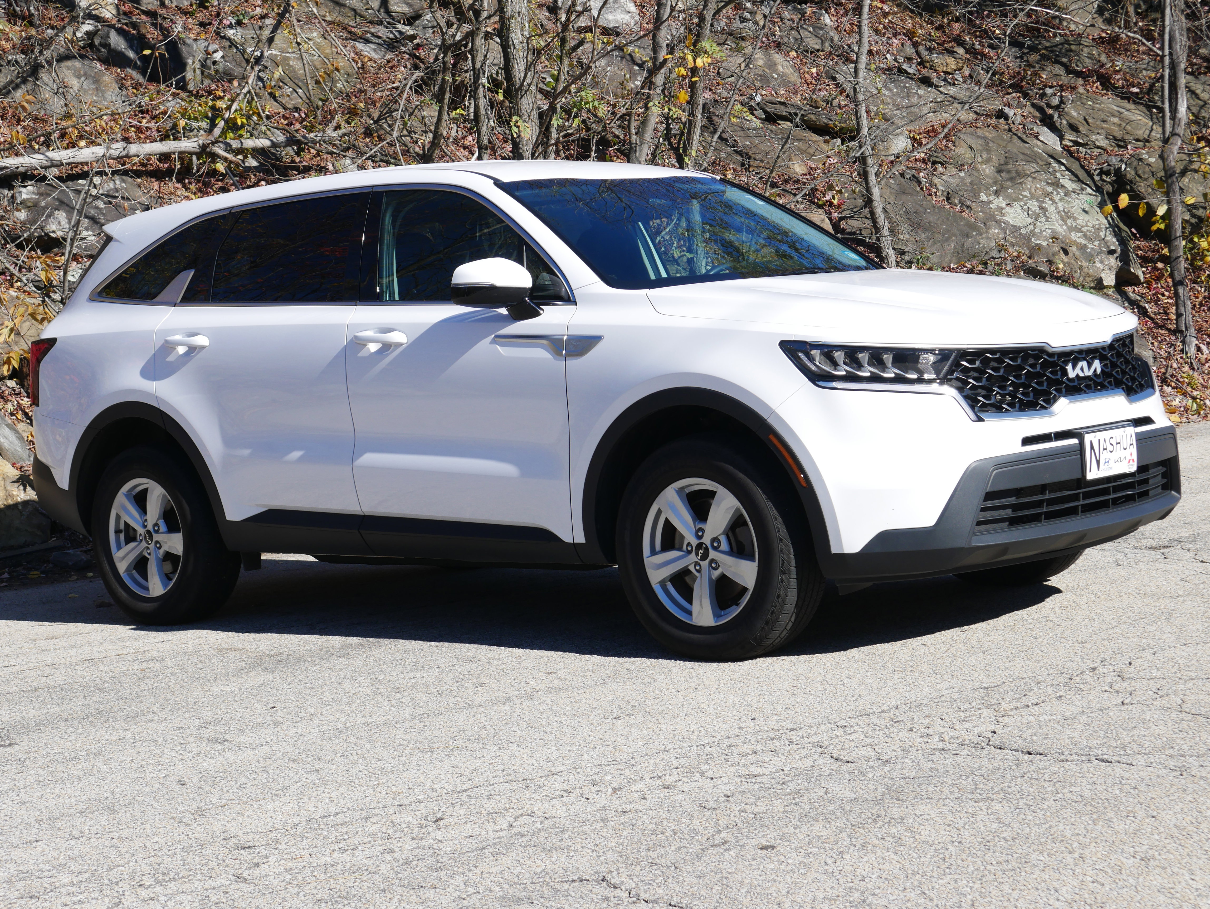 Used 2023 Kia Sorento LX image 8