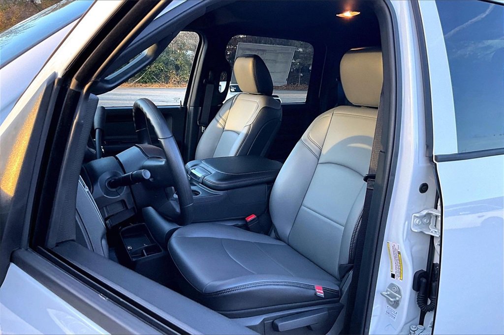 Used 2024 RAM 5500 Tradesman w/ Chrome Appearance Group image 18