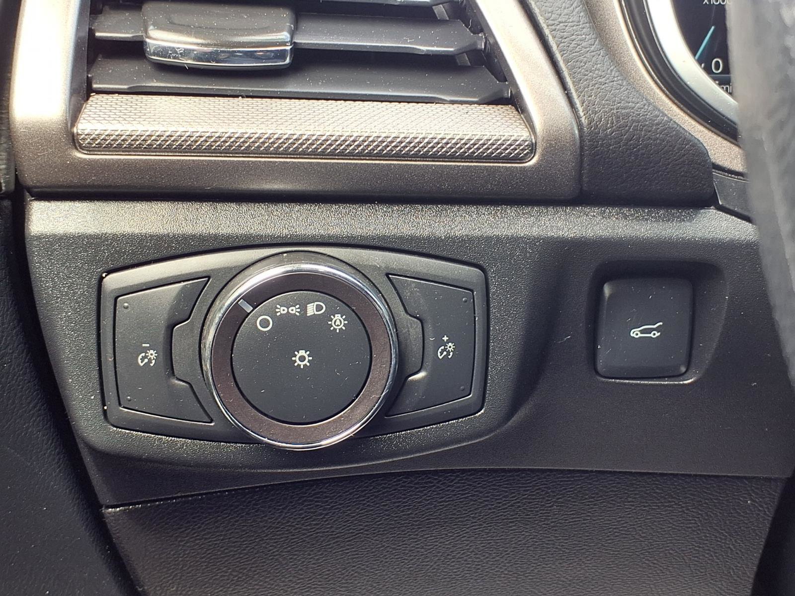 Used 2019 Ford Fusion SE image 16