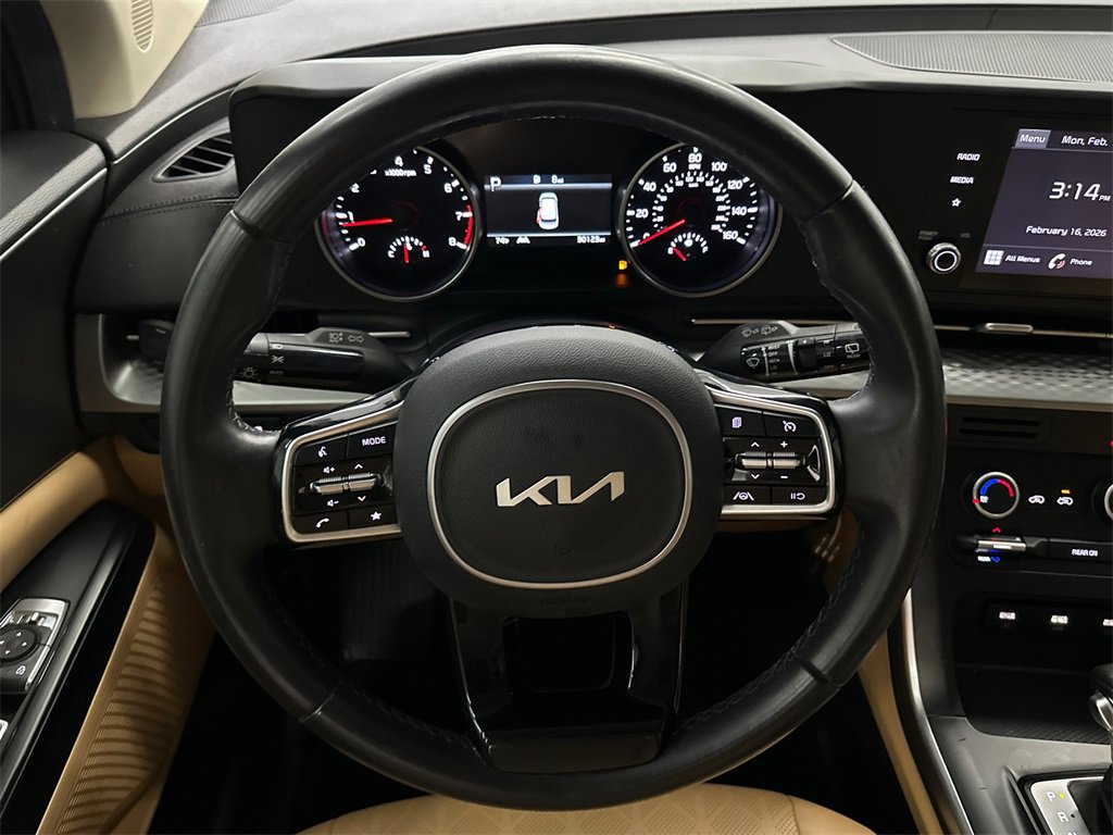 Used 2022 Kia Carnival LX image 25