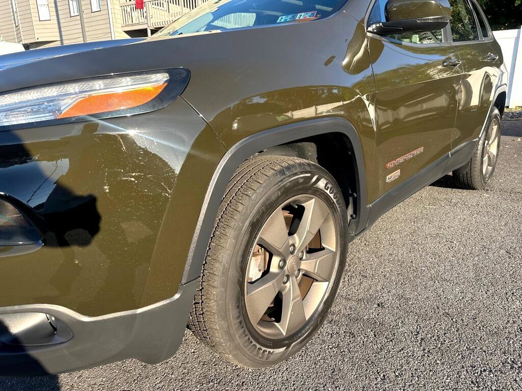Used 2016 Jeep Cherokee 75th Anniversary image 15