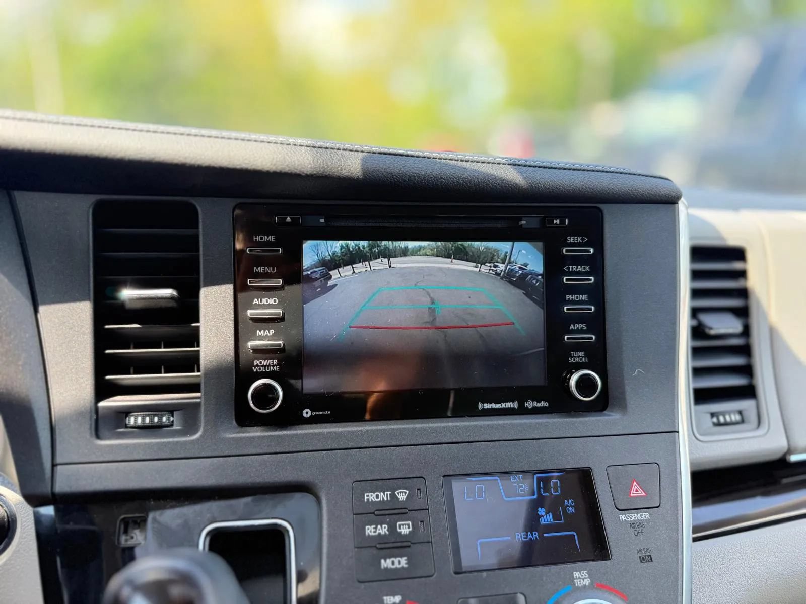 Used 2019 Toyota Sienna XLE w/ XLE Navigation Package FWD image 18