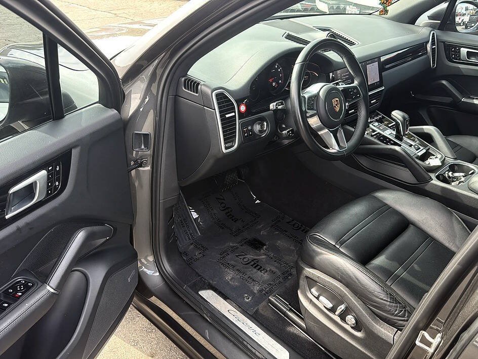 Used 2020 Porsche Cayenne w/ Premium Package AWD/4WD image 5