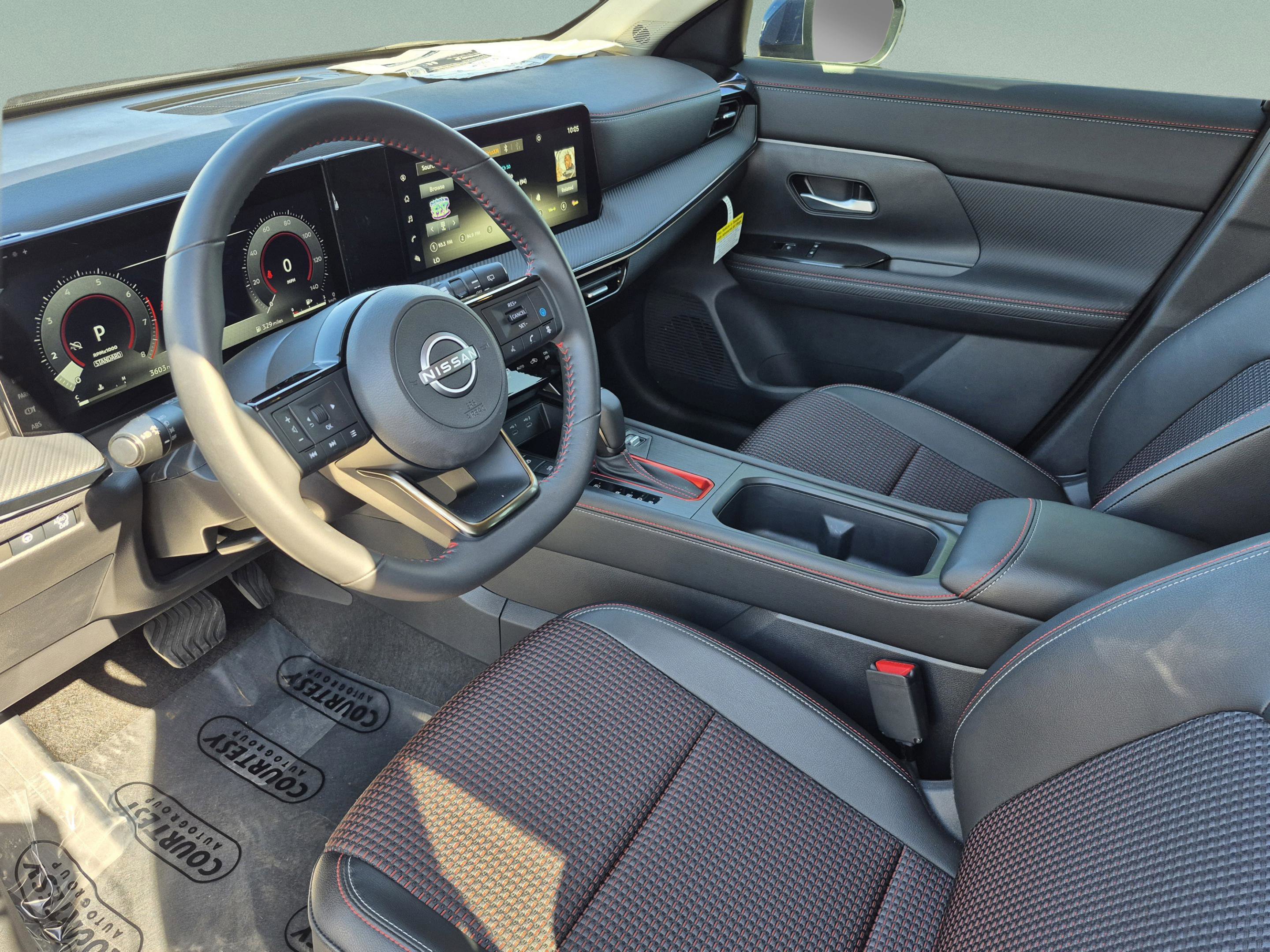 Certified 2025 Nissan Kicks SR FWD image 19