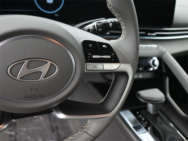 New 2025 Hyundai Elantra SEL image 18
