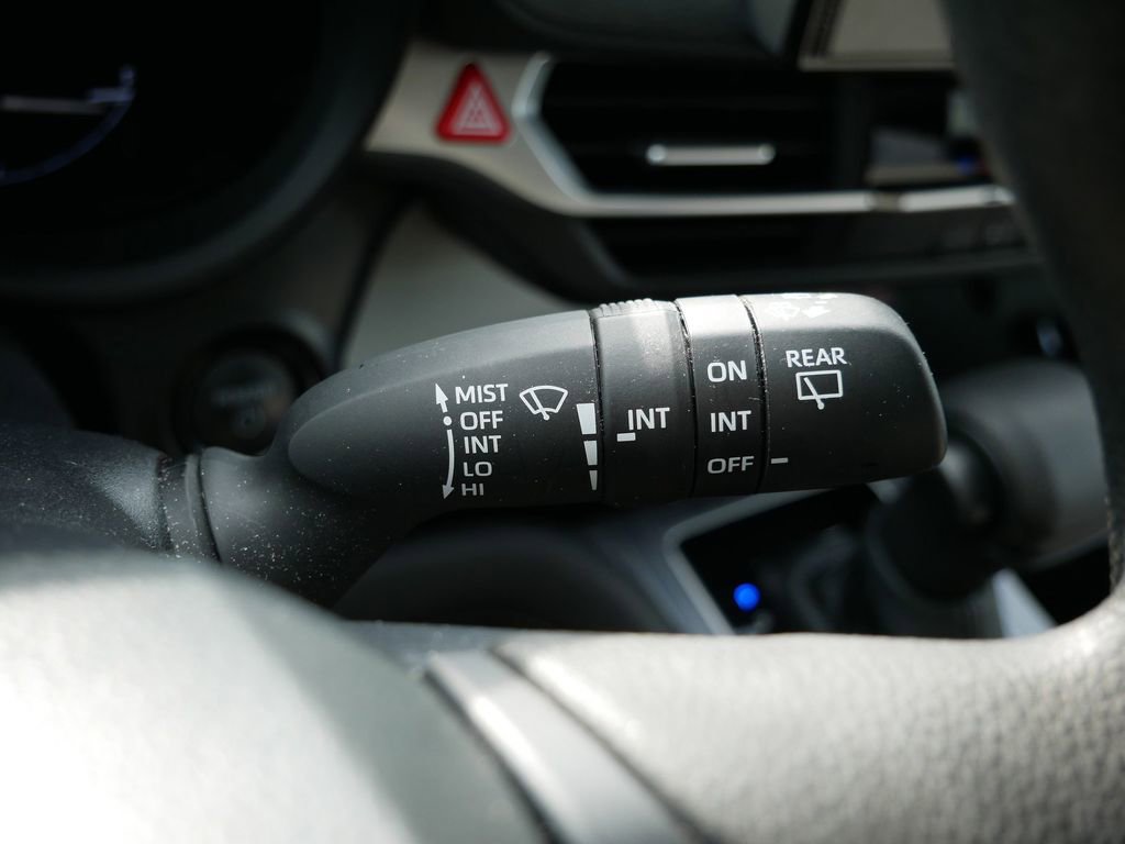 Used 2025 Toyota Sienna LE FWD image 34