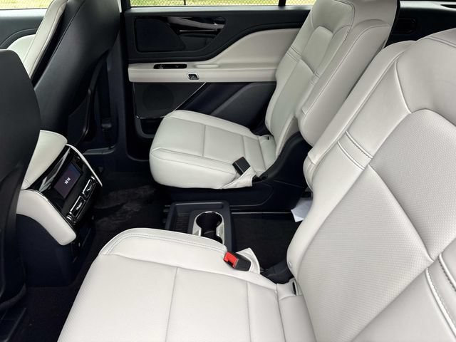 New 2026 Lincoln Aviator AWD w/ Jet Appearance Package image 18