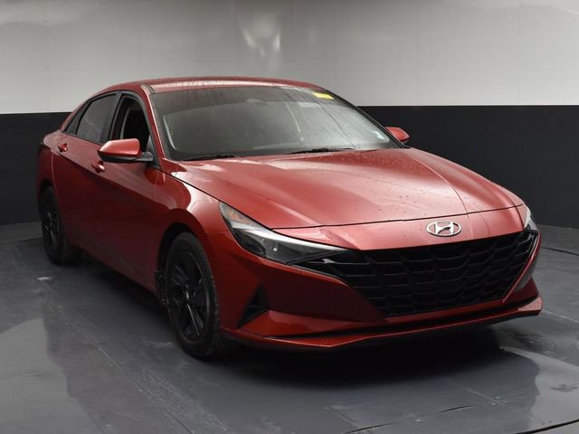 Used 2023 Hyundai Elantra SEL image 2