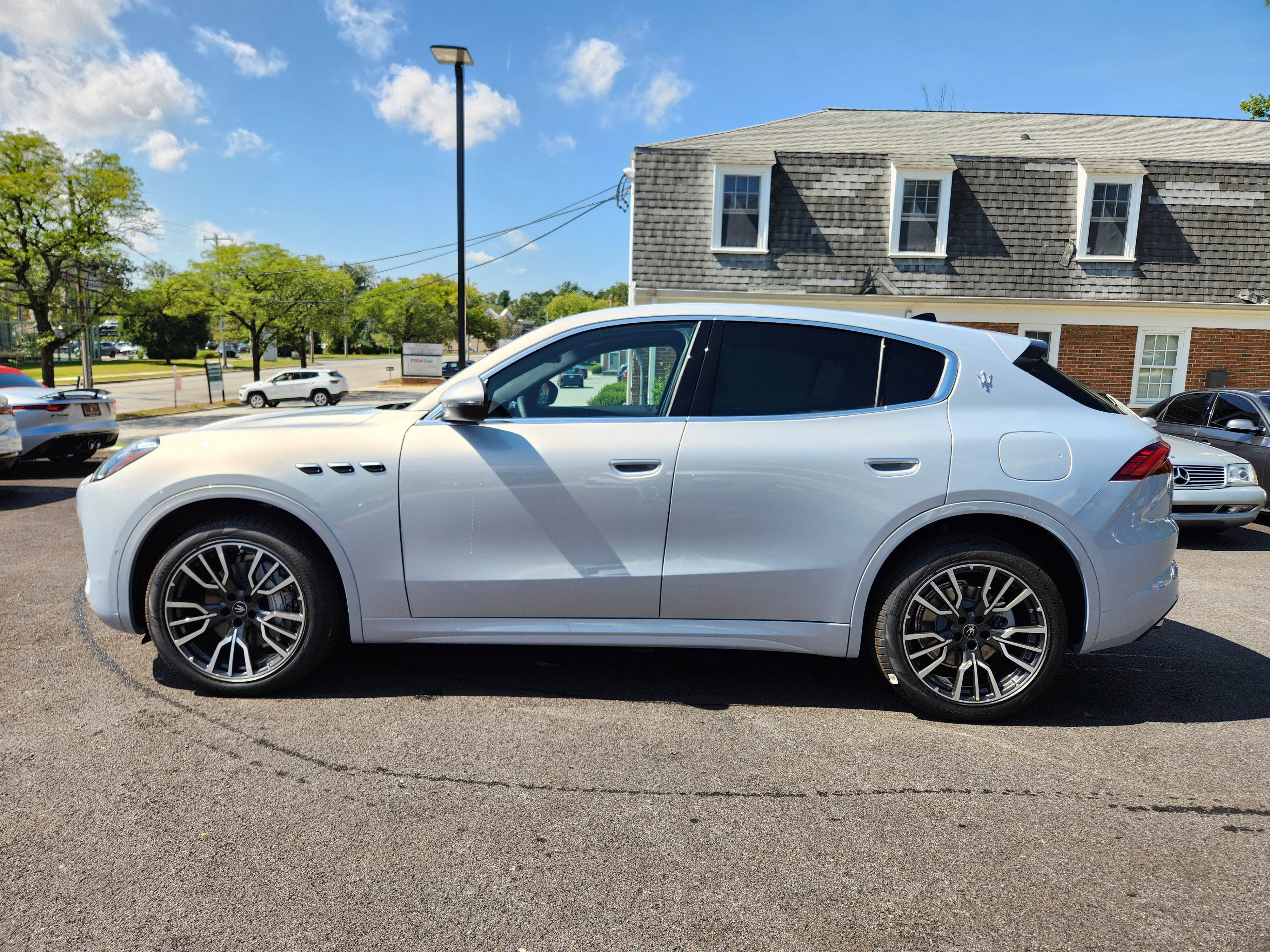 New 2025 Maserati Grecale GT image 5