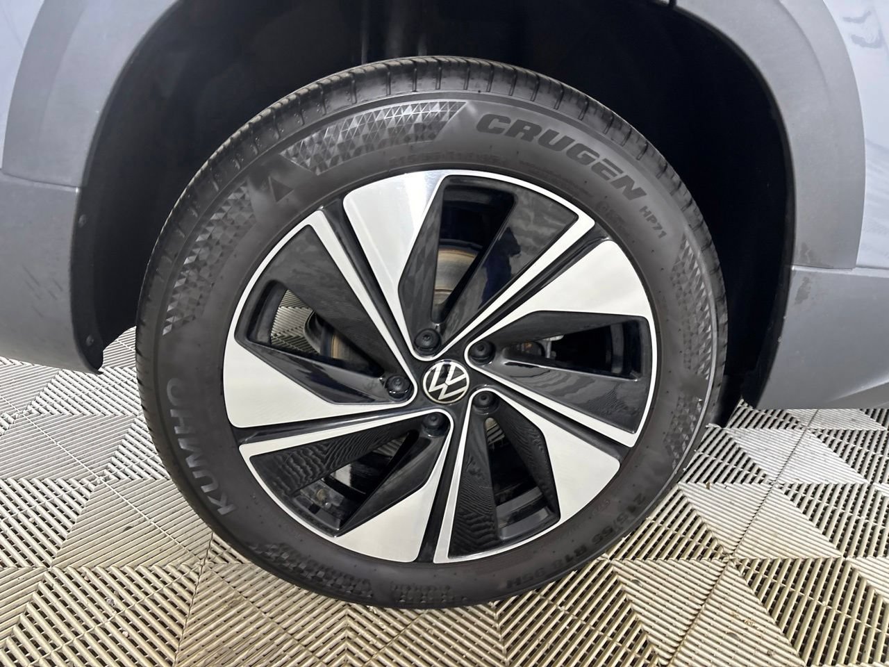 Used 2024 Volkswagen Taos SE w/ Panoramic Sunroof Package AWD/4WD image 34