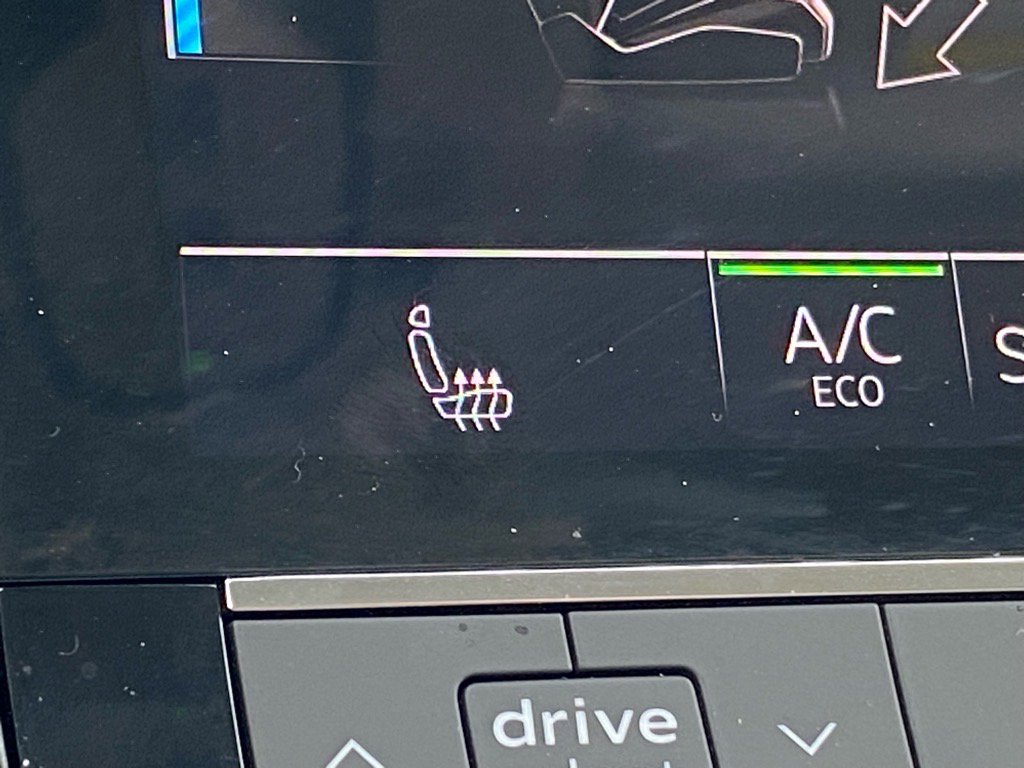 Used 2022 Audi e-tron Premium w/ Convenience Plus Package image 17