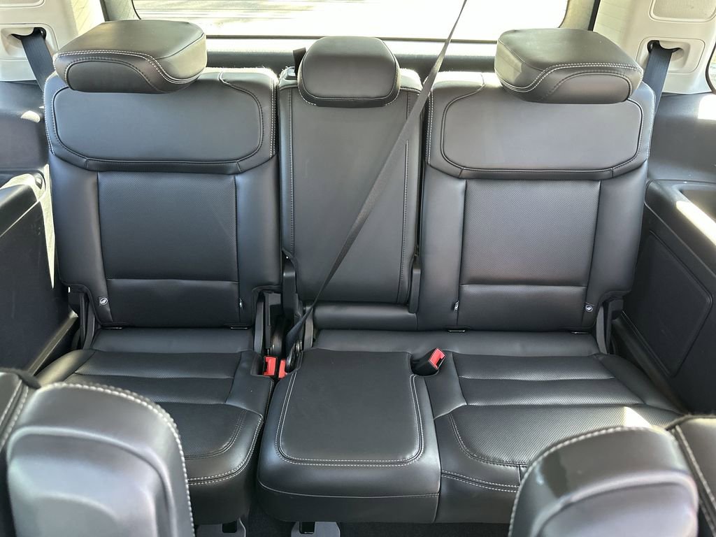 Used 2025 Ford Expedition Platinum image 19
