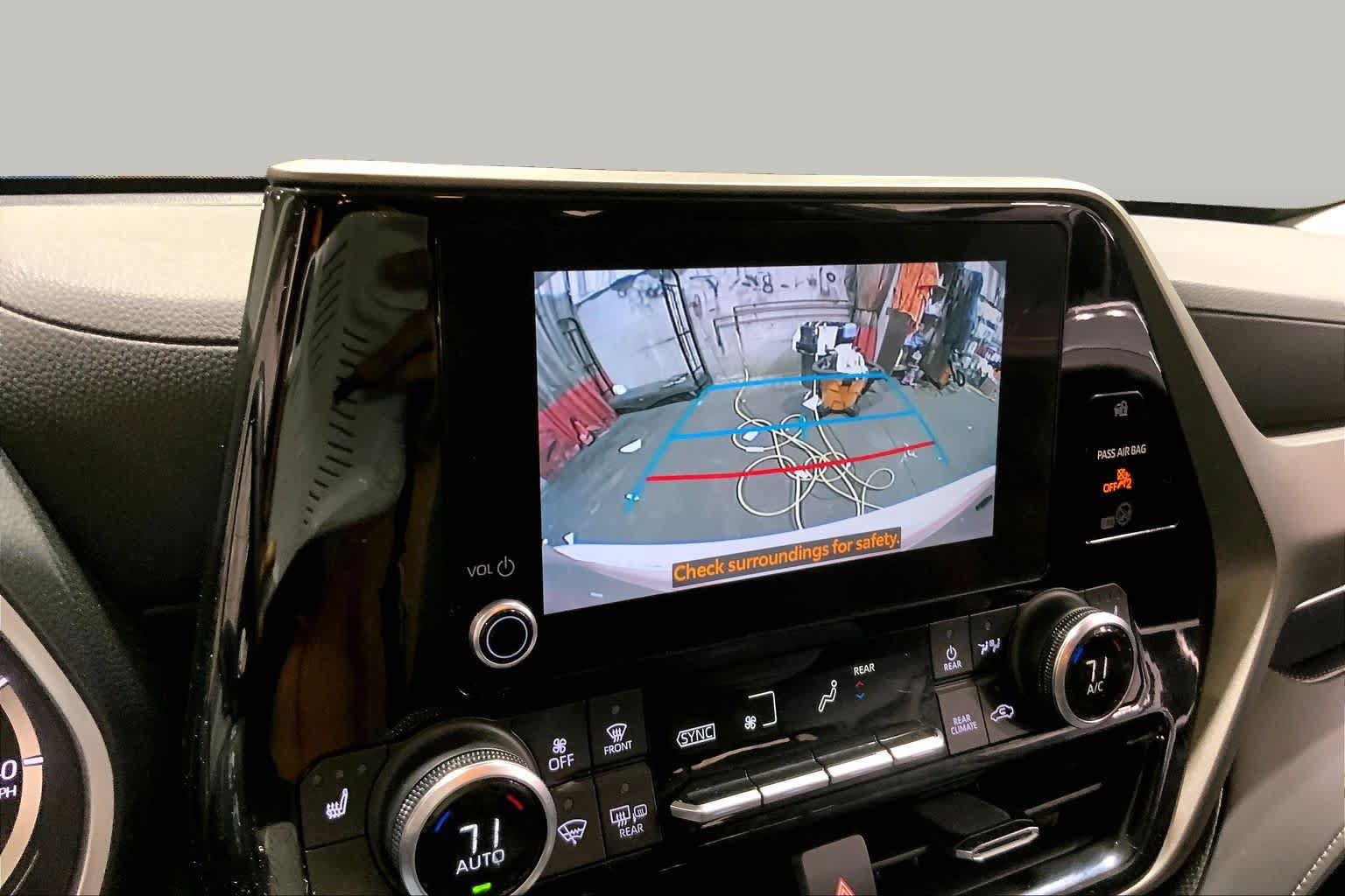 Used 2023 Toyota Highlander XLE AWD/4WD image 27