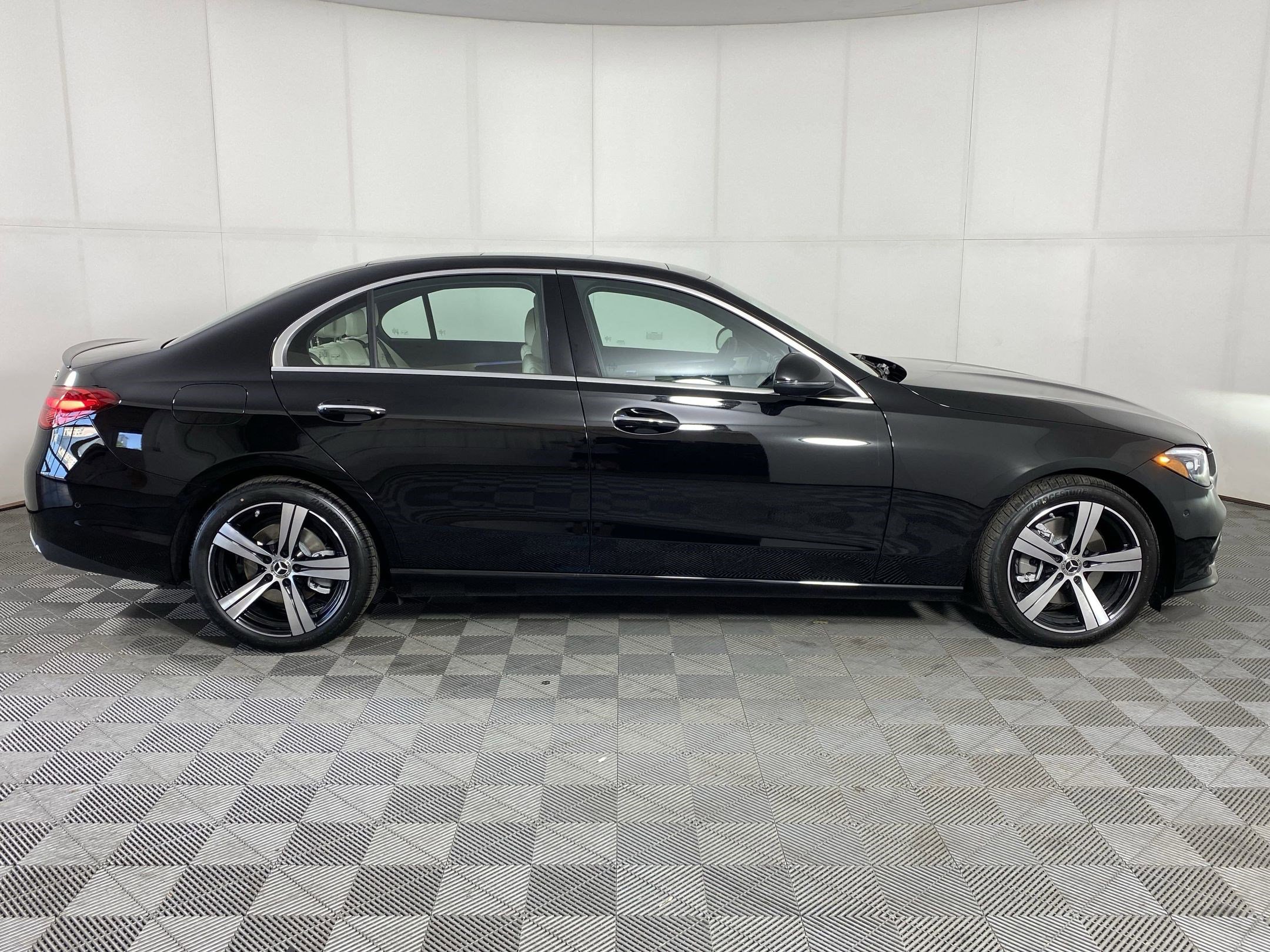Used 2025 Mercedes-Benz C 300 4MATIC Sedan image 7