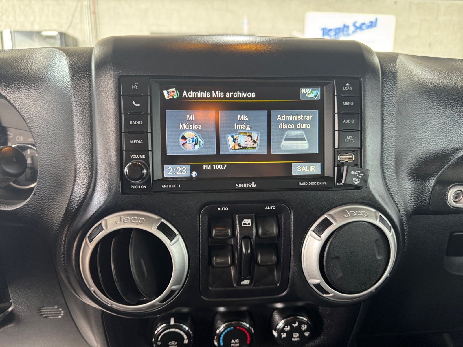Used 2016 Jeep Wrangler Unlimited Sahara w/ Connectivity Group AWD/4WD image 17