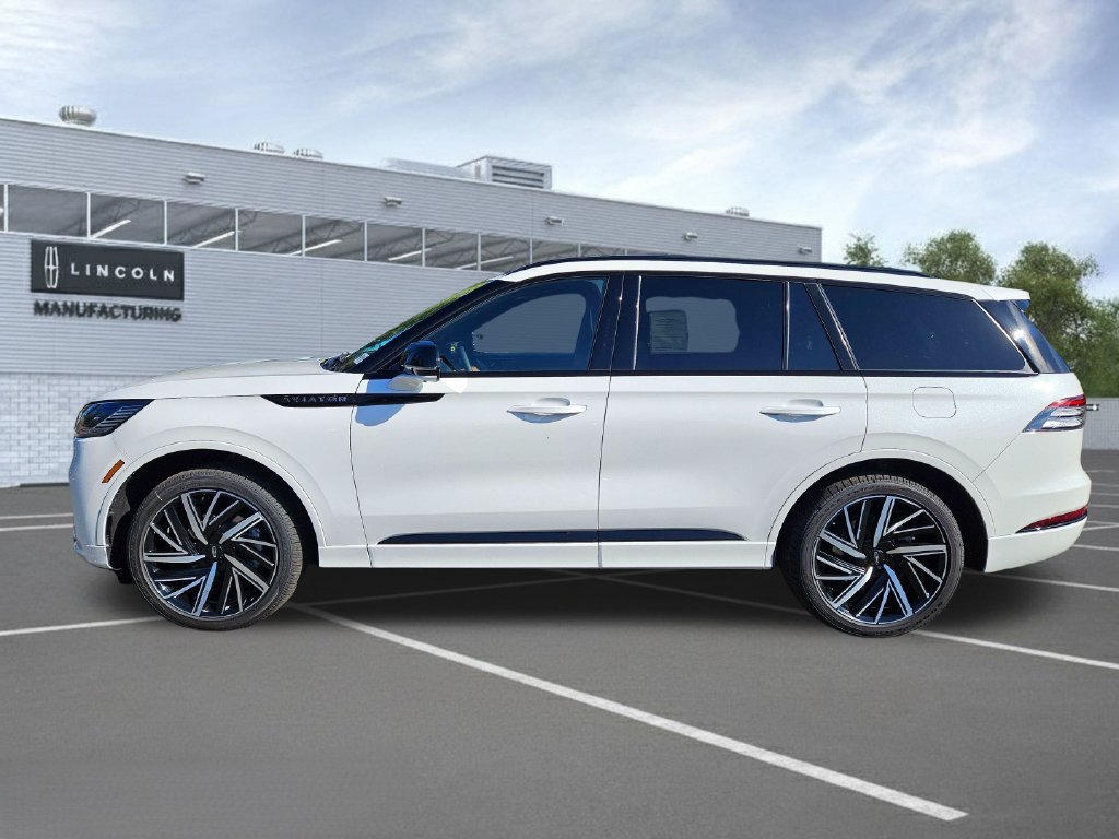 New 2026 Lincoln Aviator Black Label w/ Jet Appearance Package AWD/4WD image 2