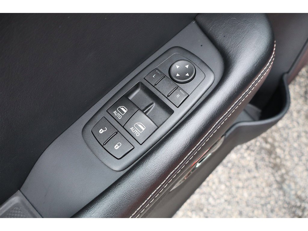 Used 2016 Dodge Challenger SRT Hellcat image 39