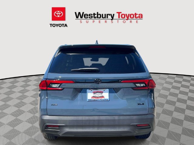 Used 2024 Toyota Grand Highlander AWD image 11