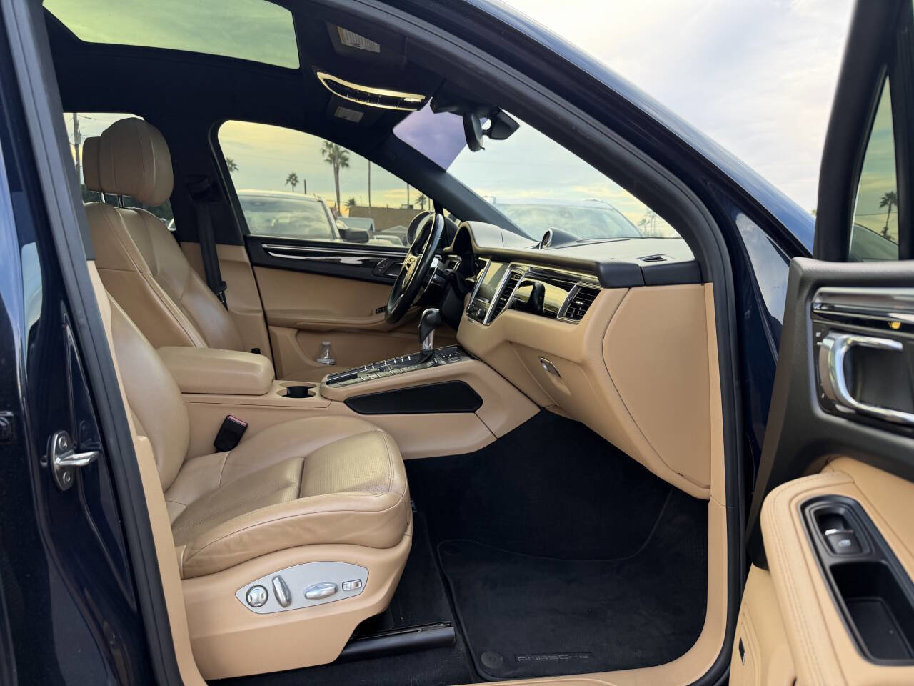 Used 2017 Porsche Macan image 30