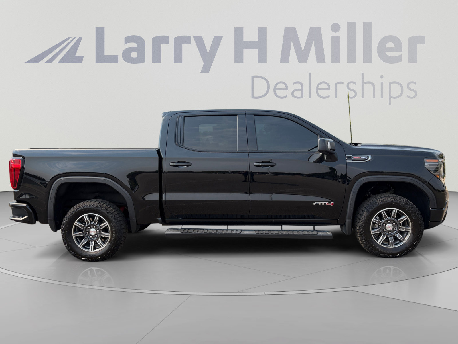 Used 2025 GMC Sierra 1500 AT4 AWD/4WD image 7