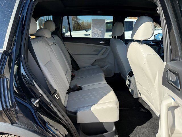 Used 2023 Volkswagen Tiguan SE R-Line image 20
