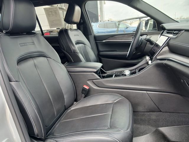 Used 2022 Jeep Grand Cherokee Overland AWD/4WD image 15