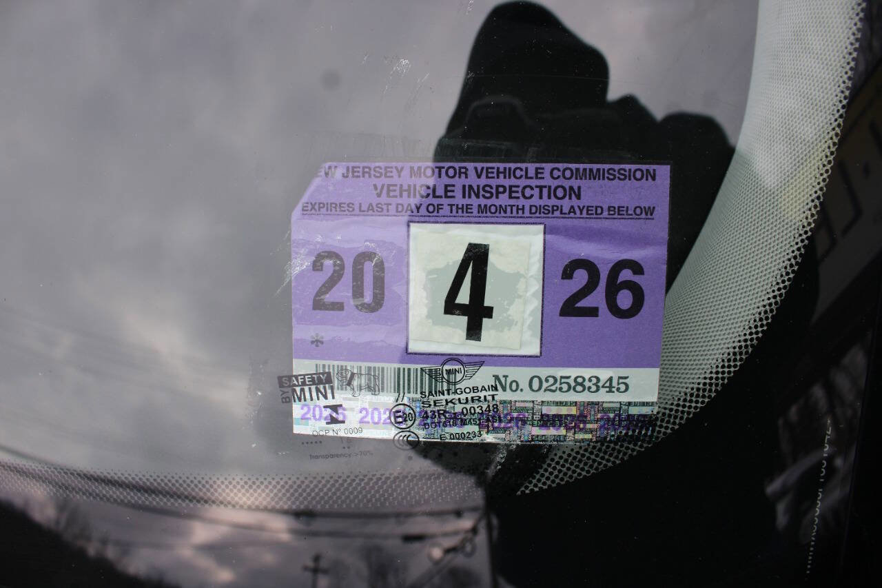 Used 2015 MINI Cooper 4-Door Hardtop image 17