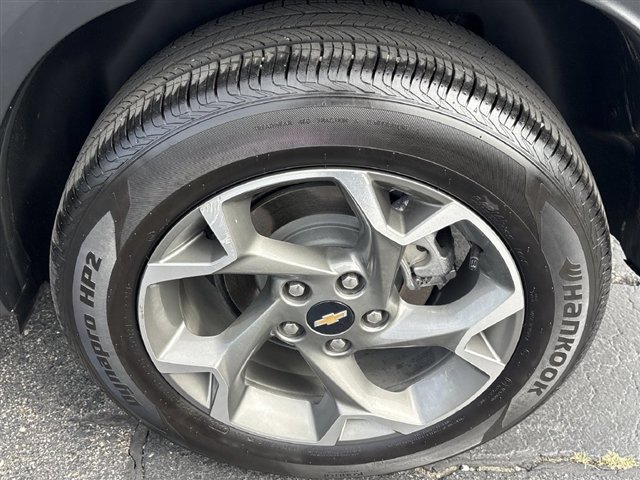 Used 2026 Chevrolet Trax LT w/ Sunroof Package FWD image 32