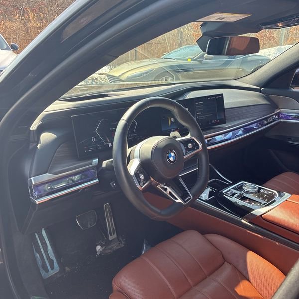 Used 2023 BMW 760i xDrive image 10