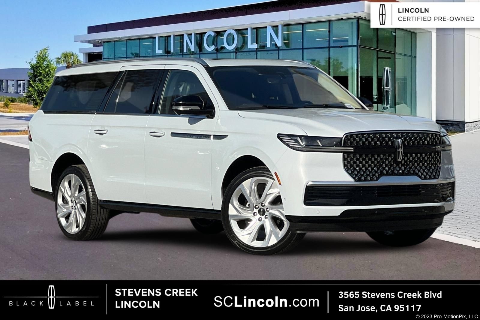 Certified 2025 Lincoln Navigator L Reserve AWD/4WD image 1