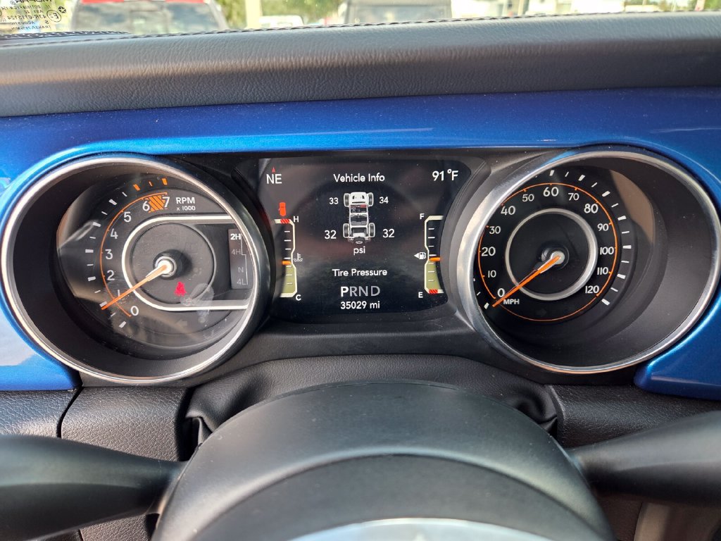 Used 2022 Jeep Wrangler Unlimited Sahara AWD/4WD image 32