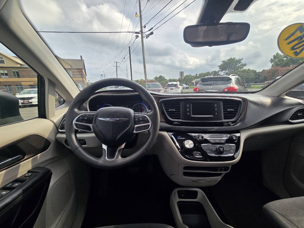 Used 2017 Chrysler Pacifica LX FWD image 35