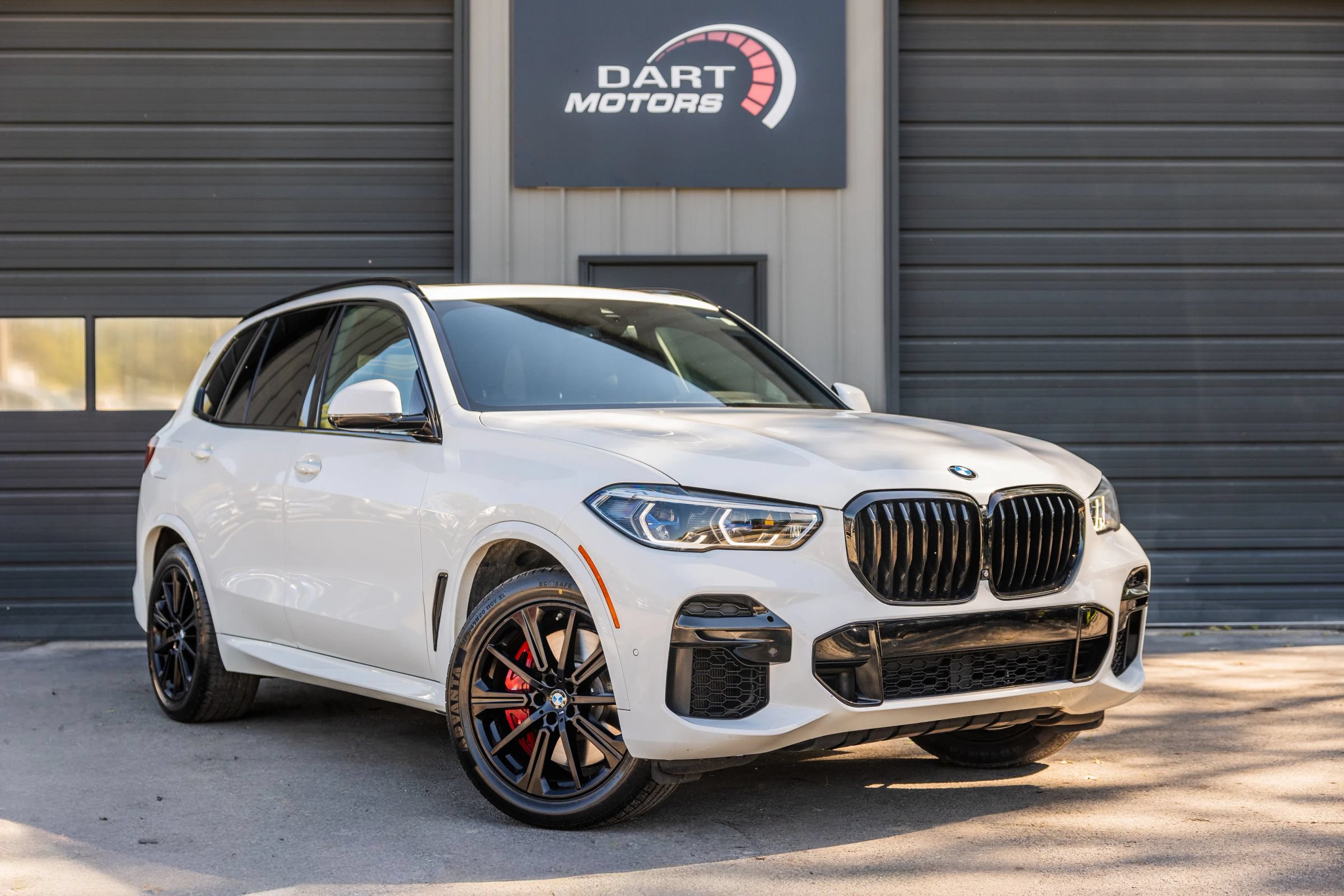 Used 2022 BMW X5 M50i w/ Executive Package AWD/4WD image 3