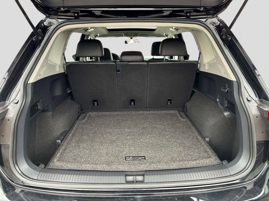 Used 2020 Volkswagen Tiguan SE w/ Panoramic Sunroof Package image 13