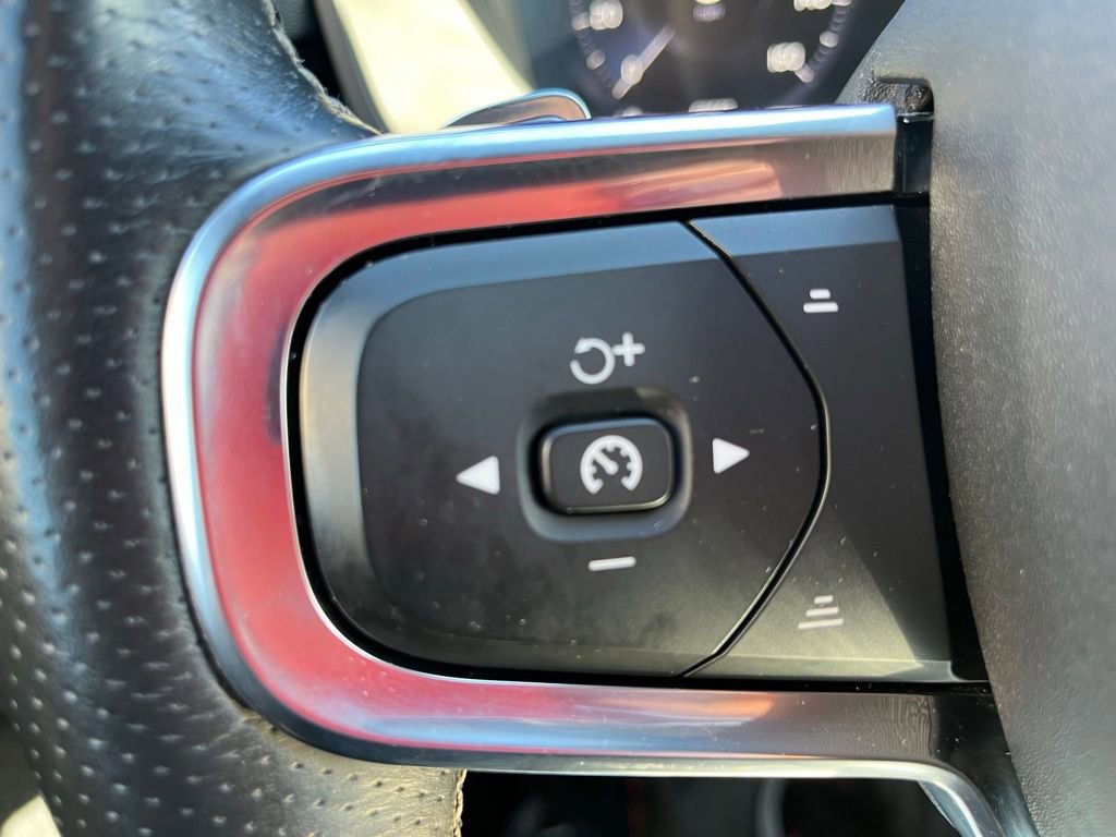 Used 2019 Volvo XC40 T5 R-Design image 15