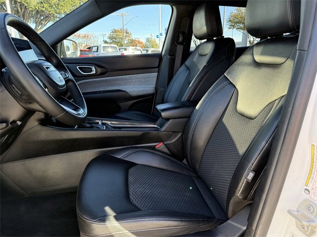 Used 2024 Jeep Compass Latitude image 22