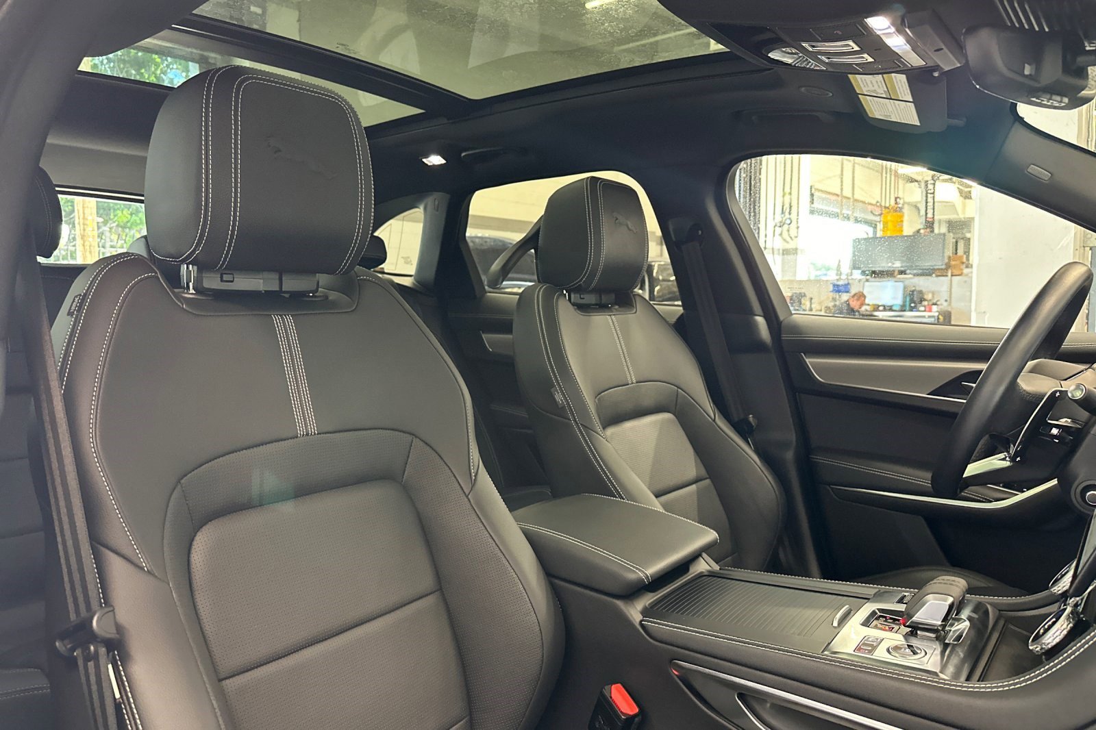 Used 2025 Jaguar F-PACE R-Dynamic S image 31