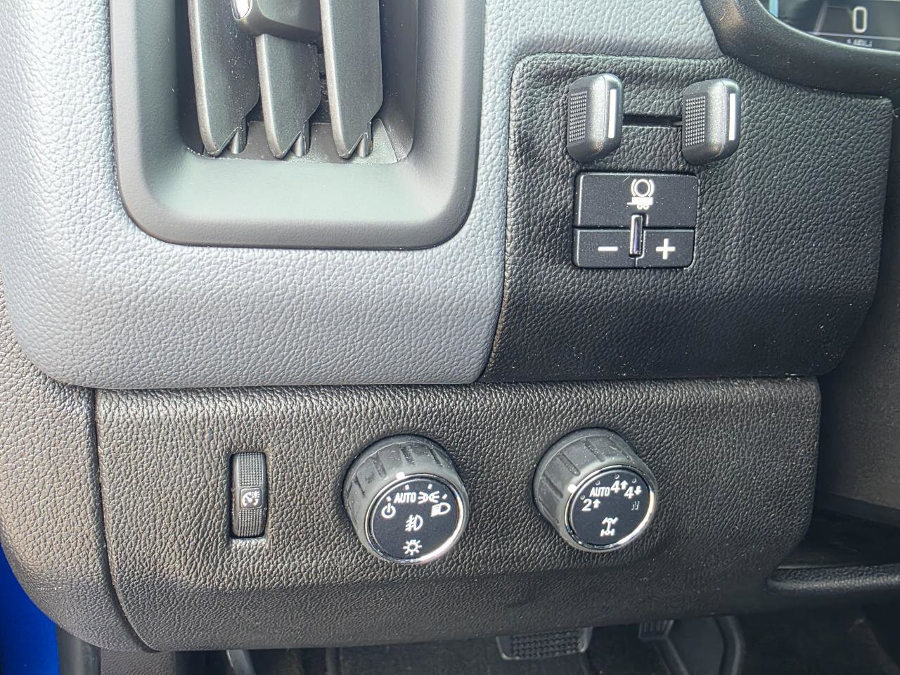 Used 2018 Chevrolet Colorado Z71 AWD/4WD image 10