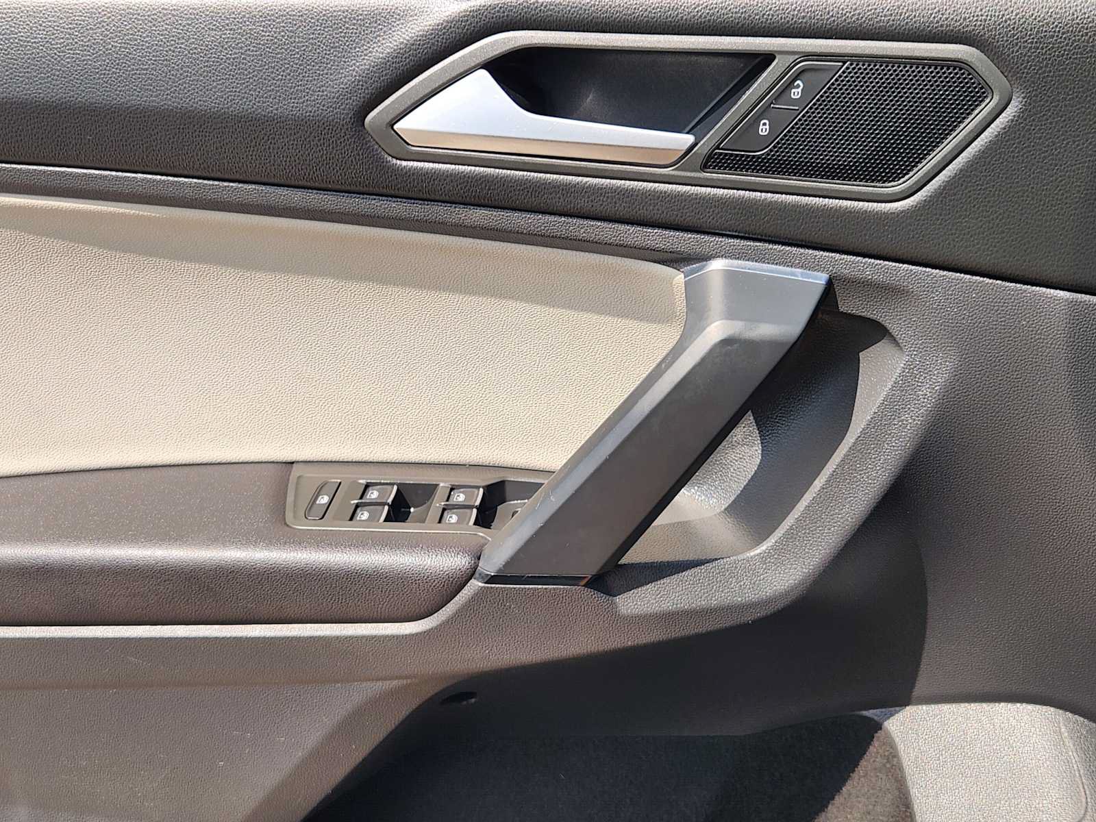 Used 2019 Volkswagen Tiguan SE w/ Panoramic Sunroof Package FWD image 21