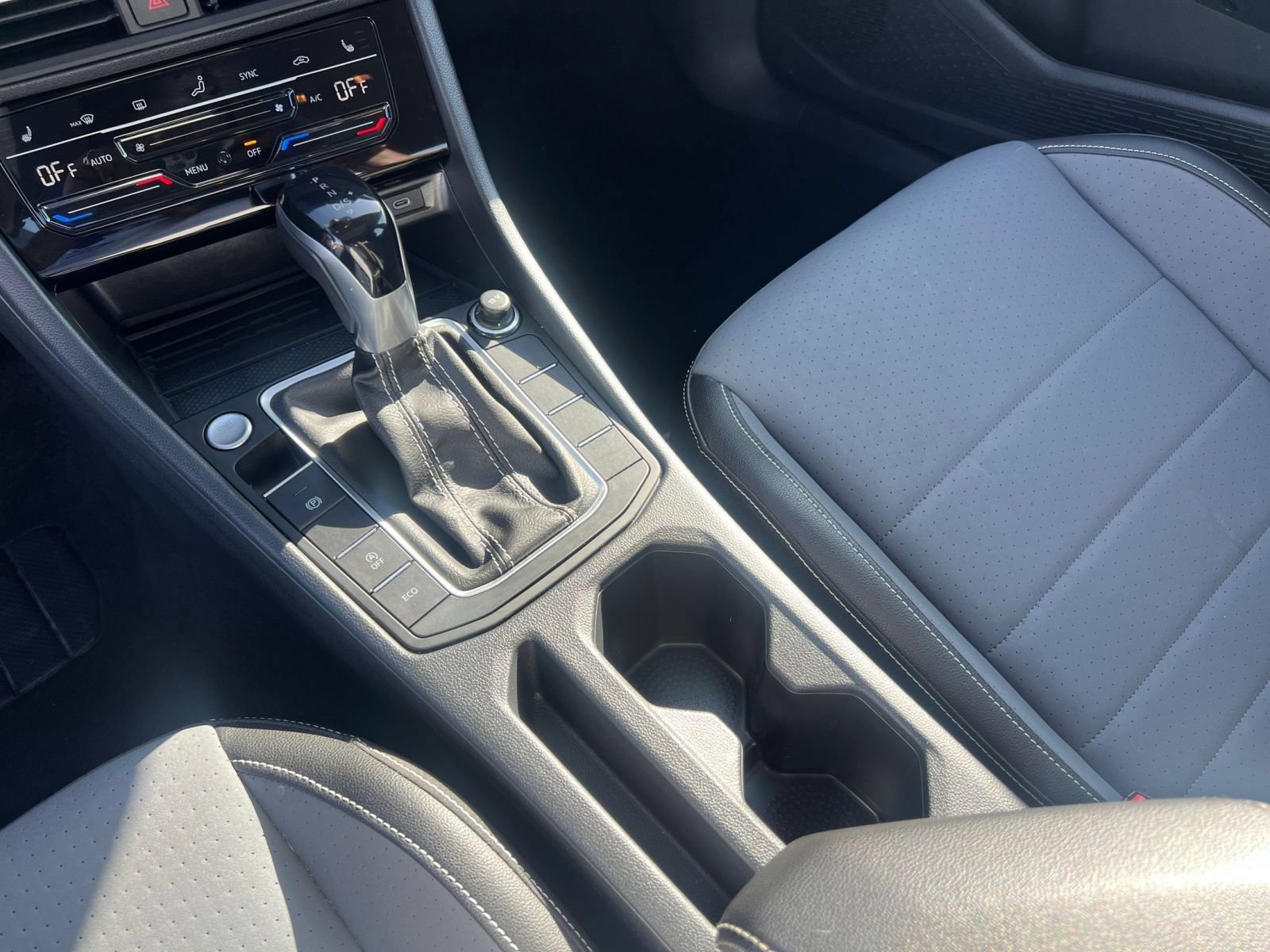 Used 2025 Volkswagen Jetta SE FWD image 42